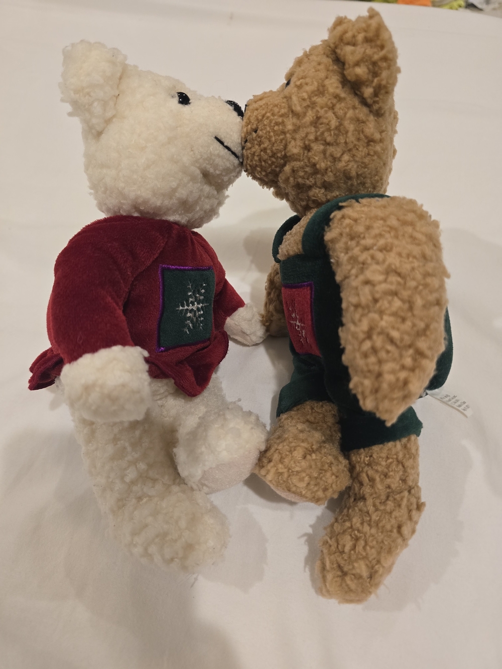 Hallmark Plush Kissing Mistletoe Teddy Bears Magnetic Noses Christmas 10"